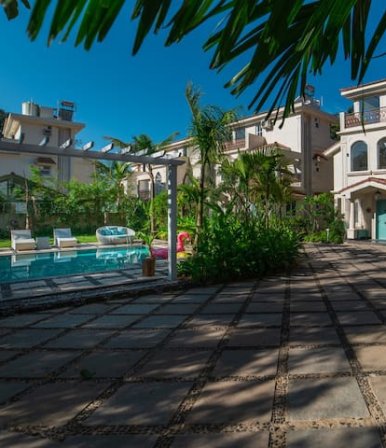 Villa for Resale in Marsierra Swimming Pool